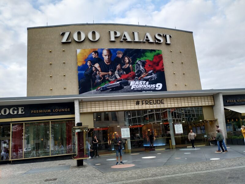 ملف:2021-07-19 Zoo Palast.jpg