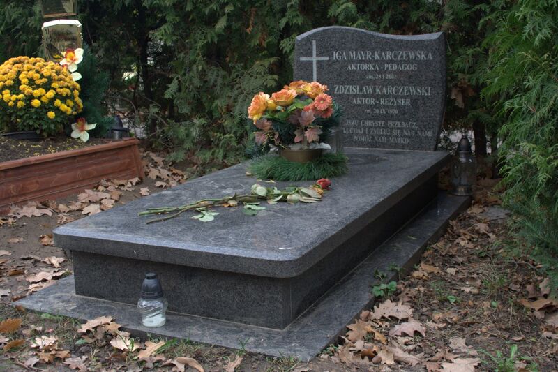 ملف:Grób ZI Karczewskich.jpg