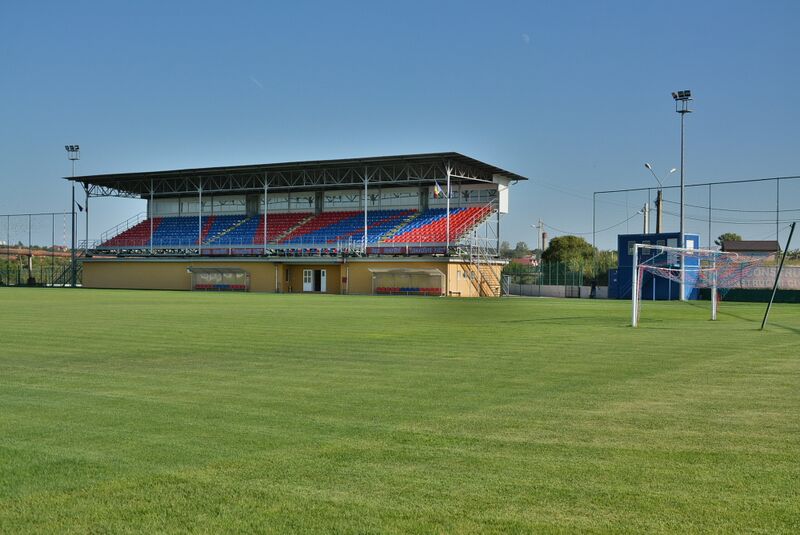 ملف:Stadionul Luceafărul (2).jpg