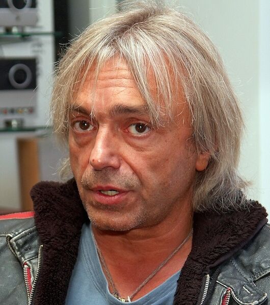 ملف:Alisa autographs3 (2).jpg