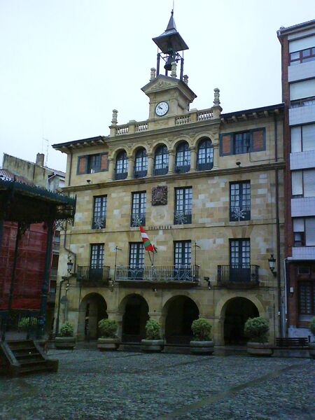 ملف:Bermeo ayuntamiento.JPG