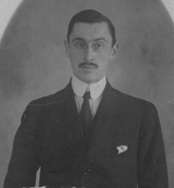 ملف:Dmitri Kuzmin-Karavajev.jpg