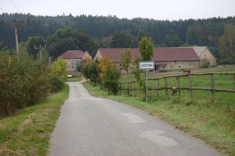 ملف:Leština, příjezd do vsi.jpg