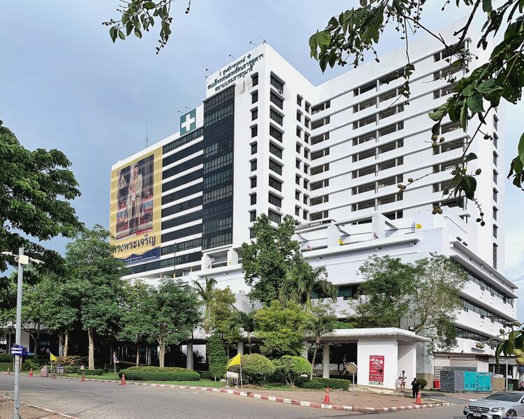 ملف:โรงพยาบาลประจำคณะแพทยศาสตร์ มศว องครักษ์.jpg