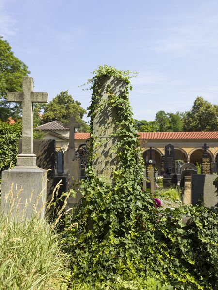 ملف:Czech-2013-Prague-Vyšehrad-Tomb of Julius Mařák.jpg