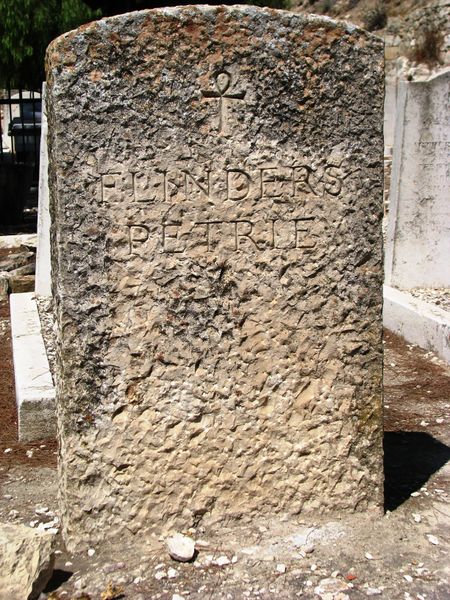 ملف:Flinders Petrie headstone - Protestant Cemetery - Jerusalem Israel c. 2009 - 2.JPG