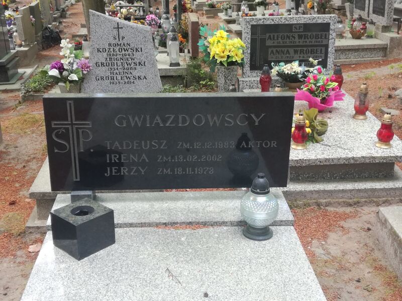 ملف:Grób Tadeusza Gwiazdowskiego.jpg