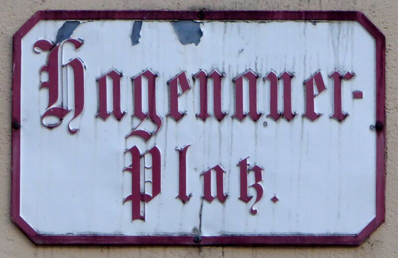 ملف:Salzburg, Straßenschild Hagenauer-Platz, 1.jpeg