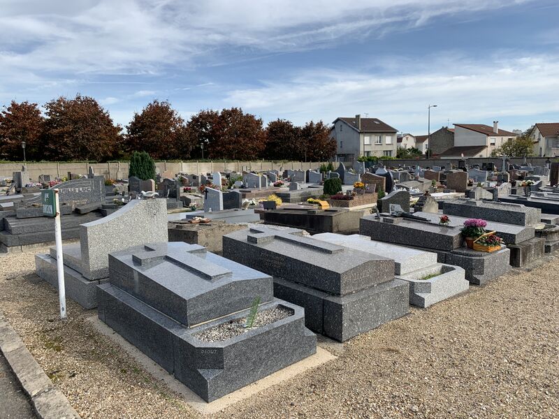 ملف:Cimetière Thiais 1.jpg