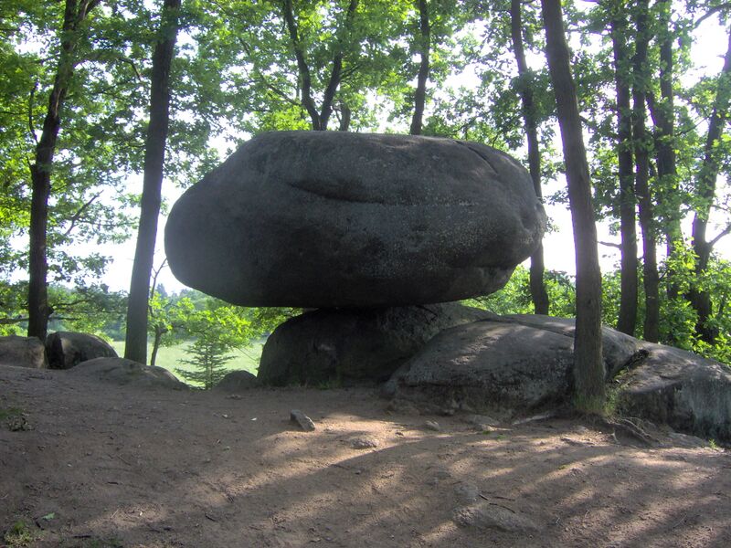 ملف:Kadov-rocking stone2.JPG