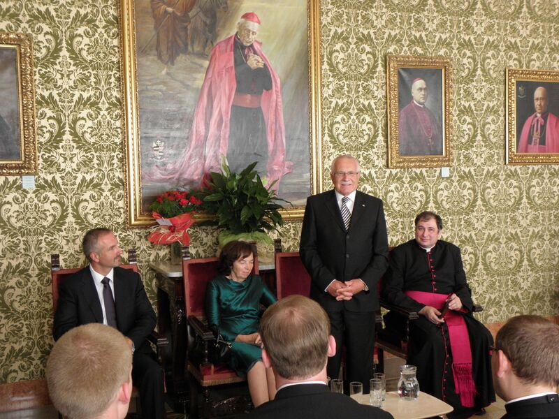 ملف:Klaus and Nepomucenum.JPG