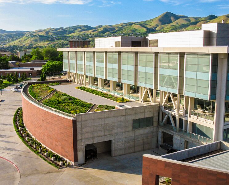 ملف:Uofu marriottlibraryfront.jpg