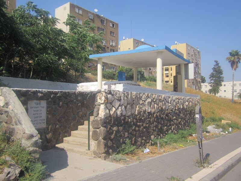 ملف:Amorai Graves2.jpg