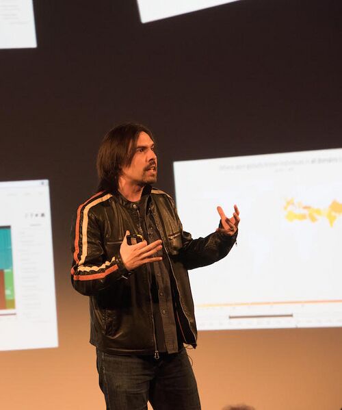 ملف:Cesar Hidalgo.jpg