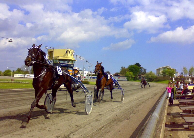 ملف:Charlottenlund Travbane.jpg