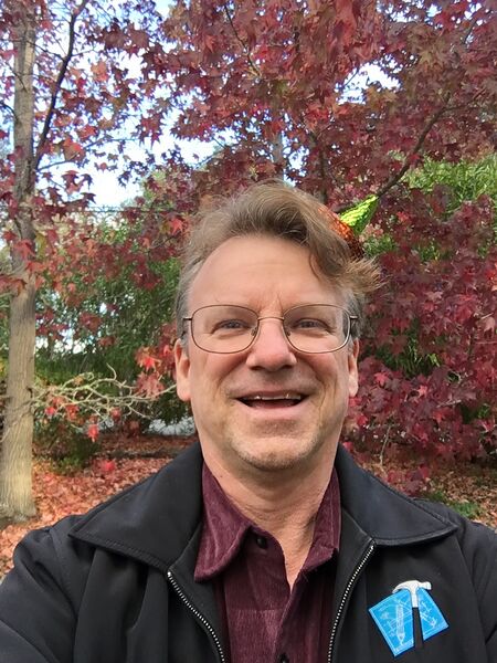 ملف:Chris Espinosa Portrait.jpg