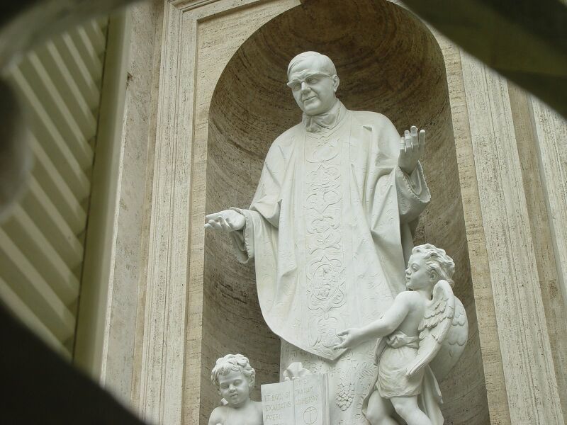 ملف:Josemaria Escriva in Vatican.JPG