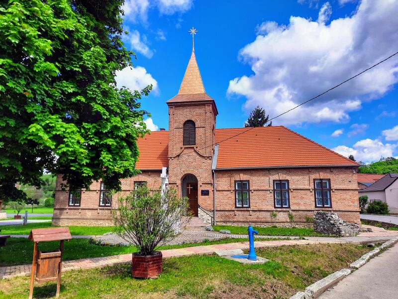 ملف:Mecsekpölöske, róm kat templom.jpg