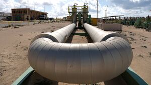 صورة لخط أنابيب نفط في ليبيا.JPG