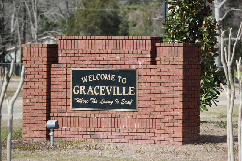 ملف:Welcome To Graceville Sign.JPG