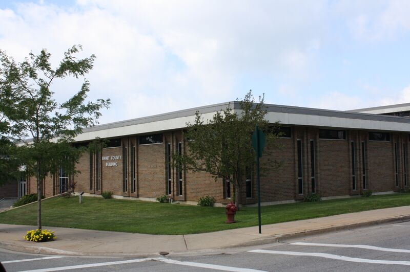 ملف:Emmet County Michigan Building.jpg