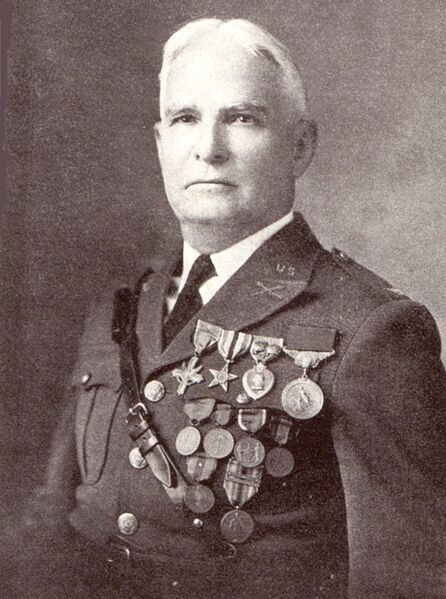 ملف:Frank Tompkins.jpg