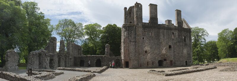 ملف:HuntlyCastle-pjt1.jpg