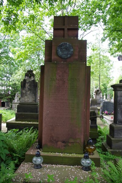 ملف:Karol Jankowski grób.JPG