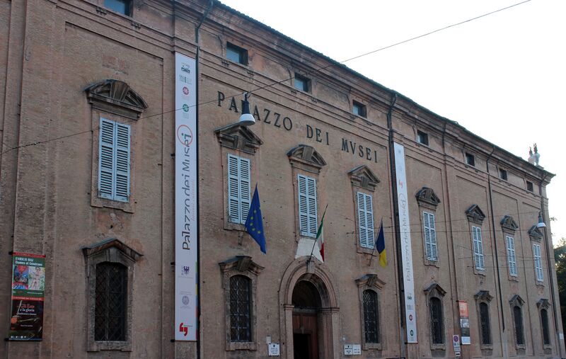 ملف:Palazzo dei Mvsei Modena.jpg