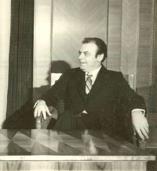 ملف:Petar Mladenov 1978.jpg