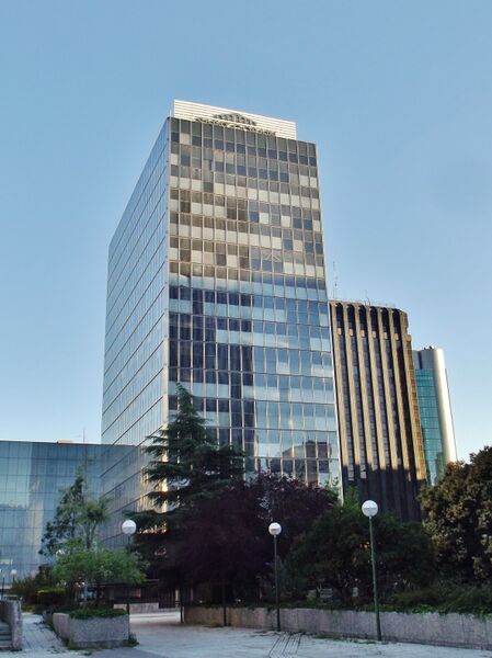 ملف:Edificio Castellana 77.JPG