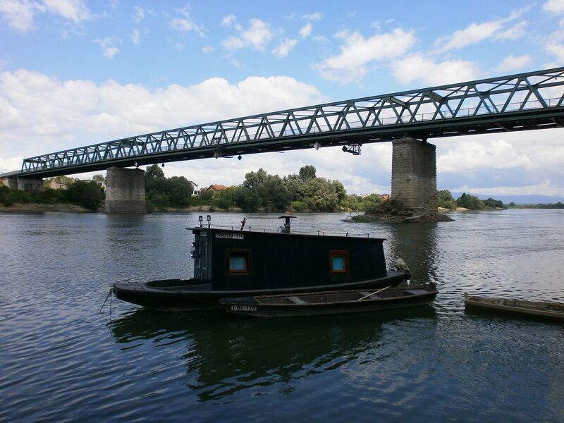 ملف:Gradiska most.jpg