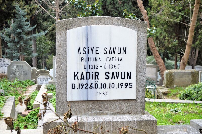 ملف:Gravestone of Kadir Savun.jpg