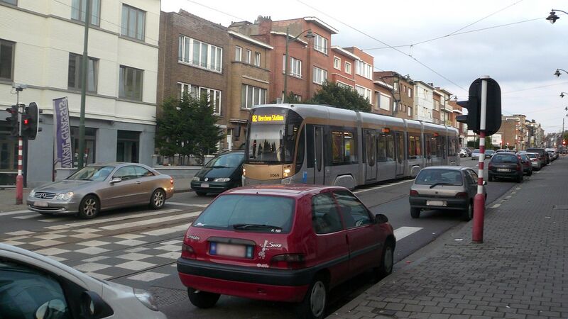 ملف:L82 T3069 Berchem-Shopping.jpg