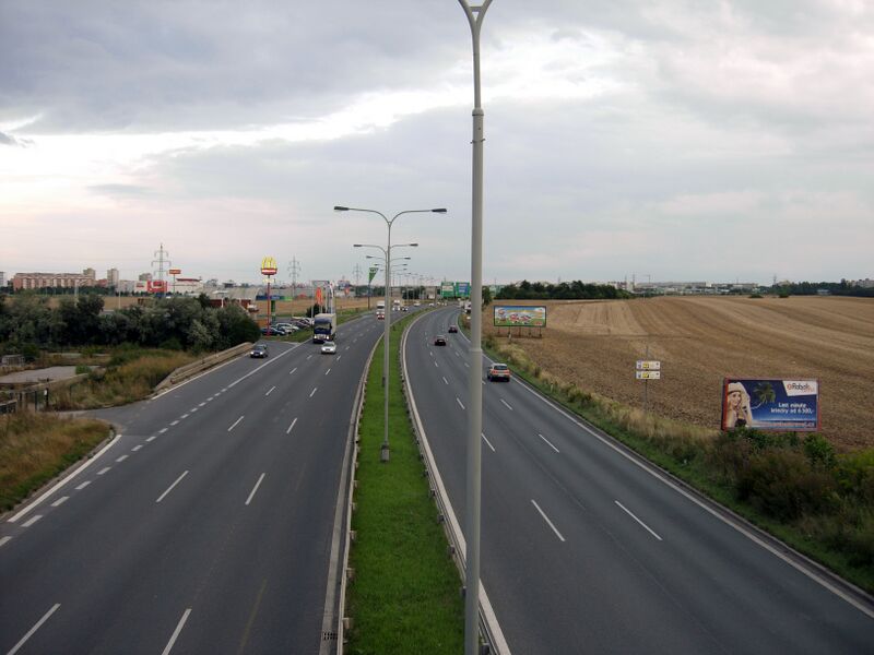 ملف:Ďáblice, Cínovecká str..jpg