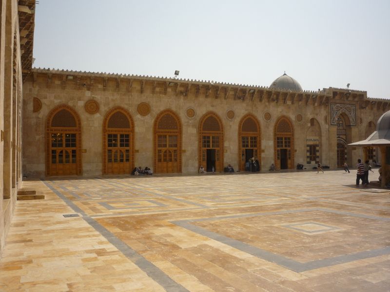 ملف:Aleppo Great mosque courtyard.JPG