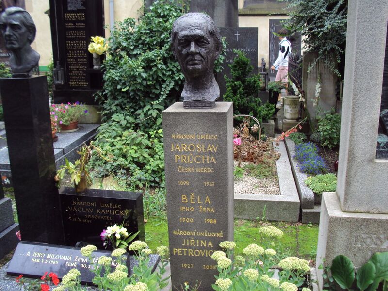 ملف:Hrob Průchy a Petrovické.jpg