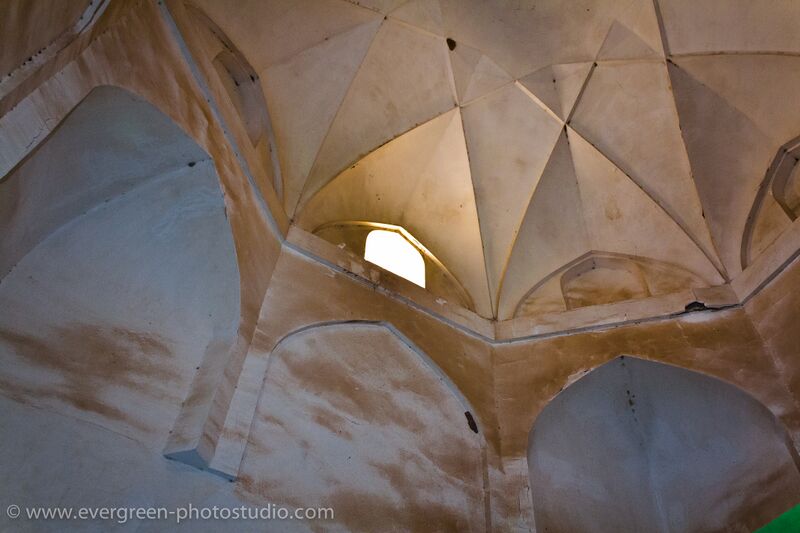 ملف:Inside Jacob Leis Tomb.jpg