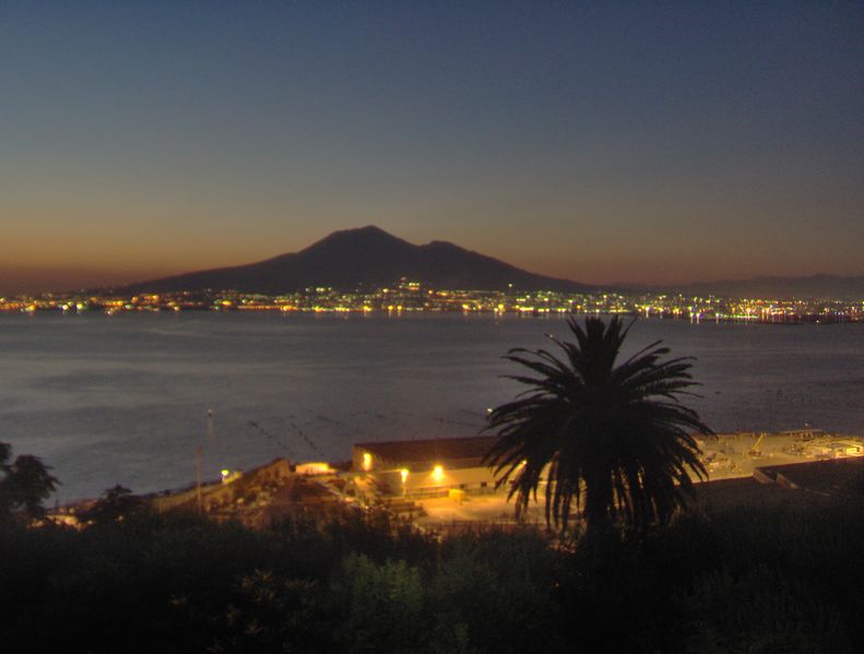 ملف:MountVesuvius.JPG