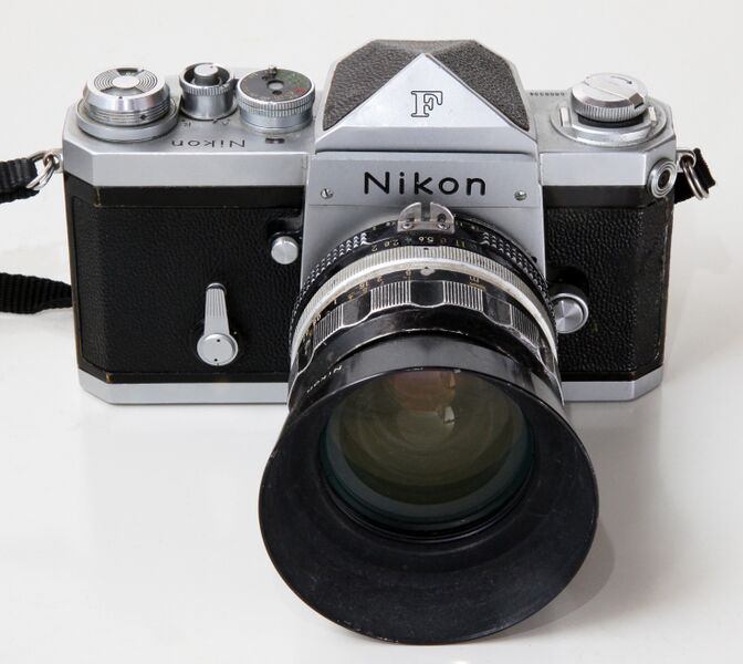 ملف:Nikon F Eye Level.jpg