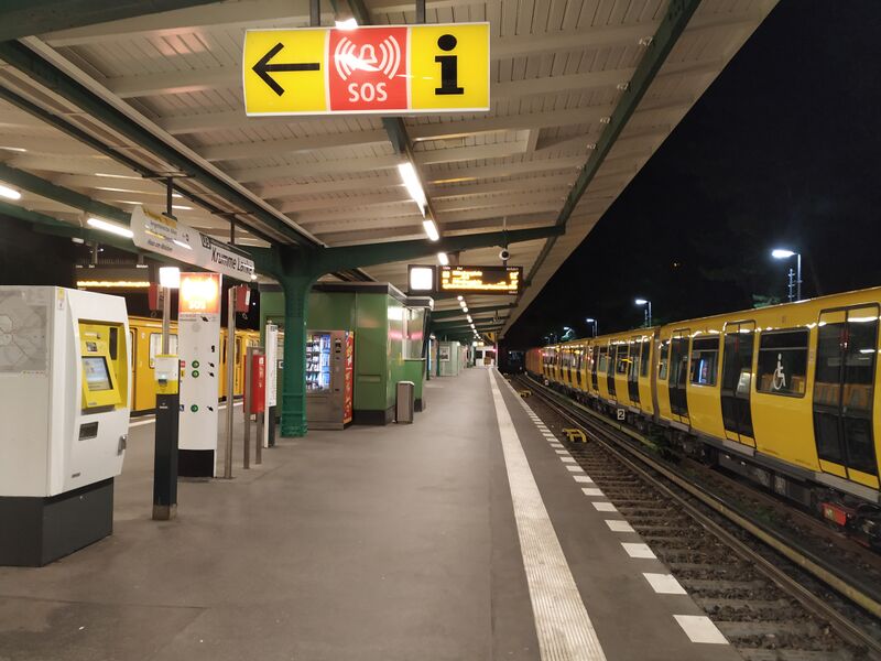 ملف:U-Bahnhof Krumme Lanke, 17-07-2022.jpg